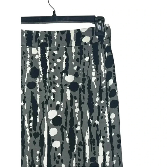 1661. TRINA TURK PENCIL KNEE LENGTH SKIRT BLACK/GRAY/WHITE IN COLOR SIZE 0 - Picture 3 of 9